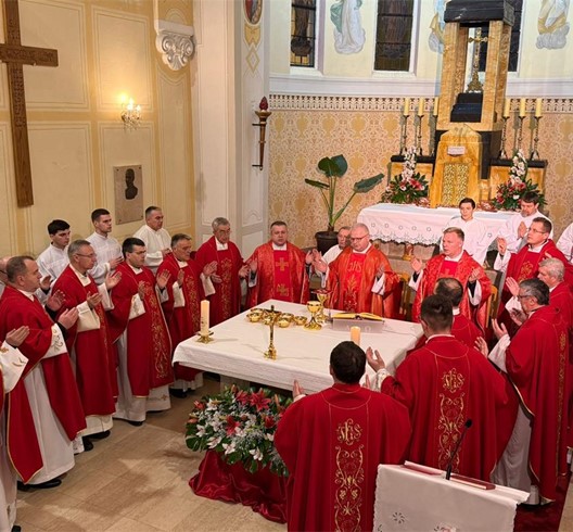 Preč. Tomica Šestak predvodio misno slavlje četvrtoga dana devetnice bl. Alojziju Stepincu u Krašiću